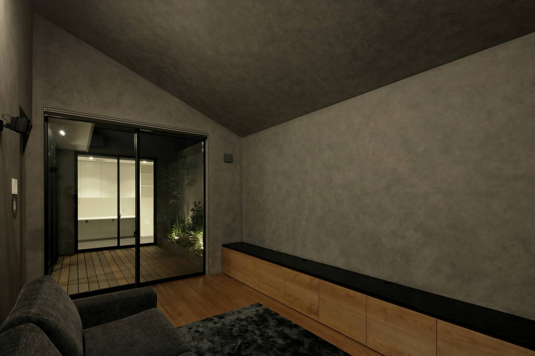 サブリビング｜三鷹の家 Ｕ建築設計室 モダンな 壁&床