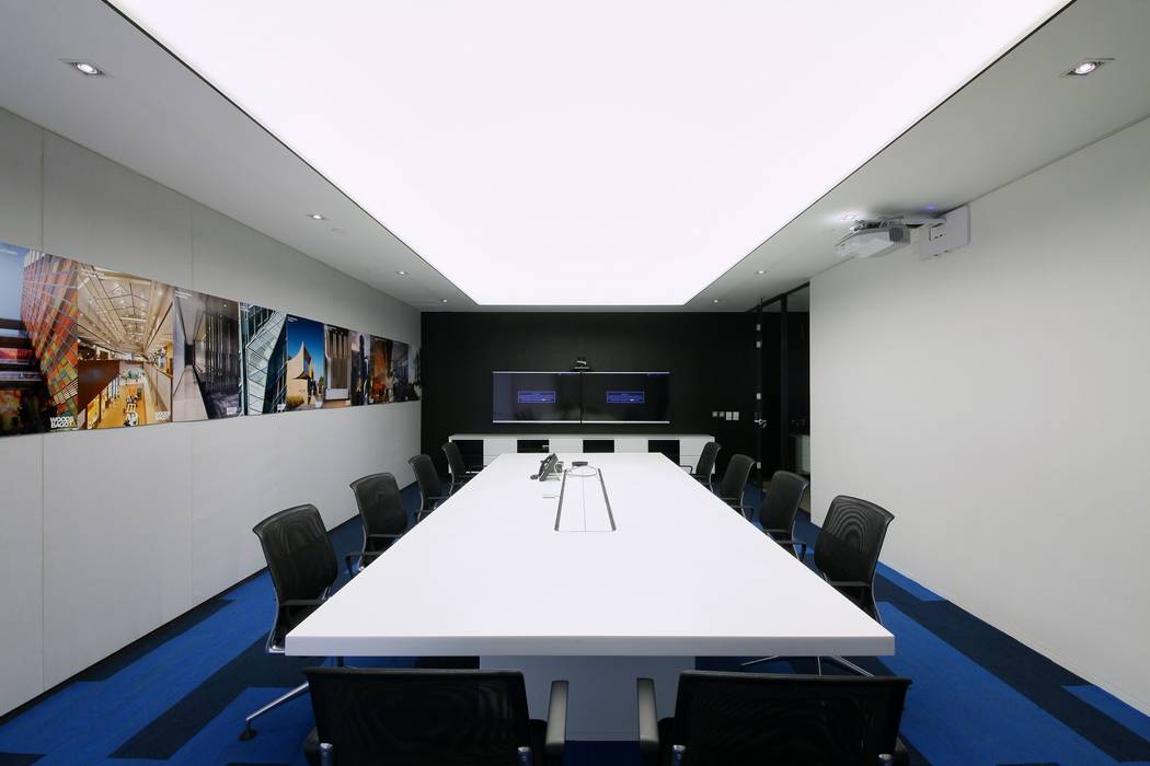 Conference Room FINGO DESIGN & ASSOCIATES LTD. Commercial spaces Offices & stores