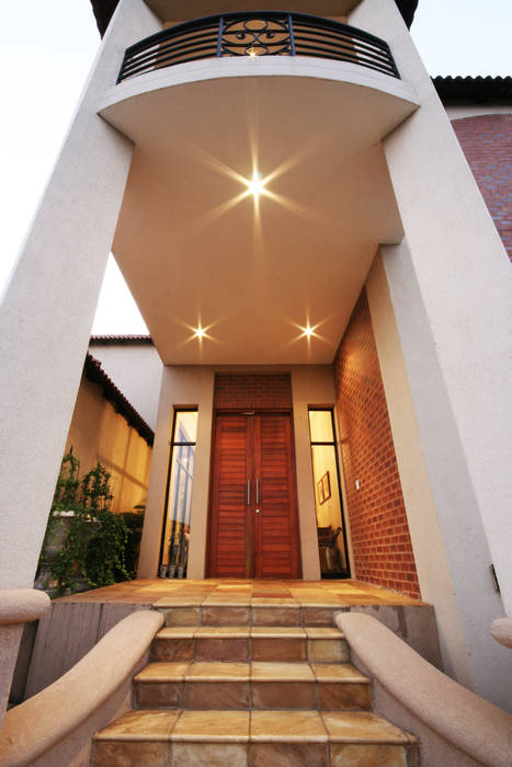 Entrance porch homify Front doors Wood Wood effect Porch,outdoor lighting,front door