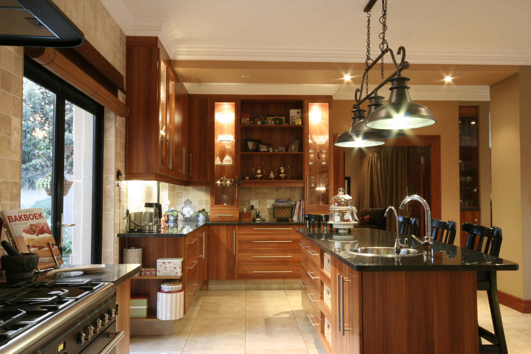 Kitchen homify Built-in kitchens Wood Wood effect