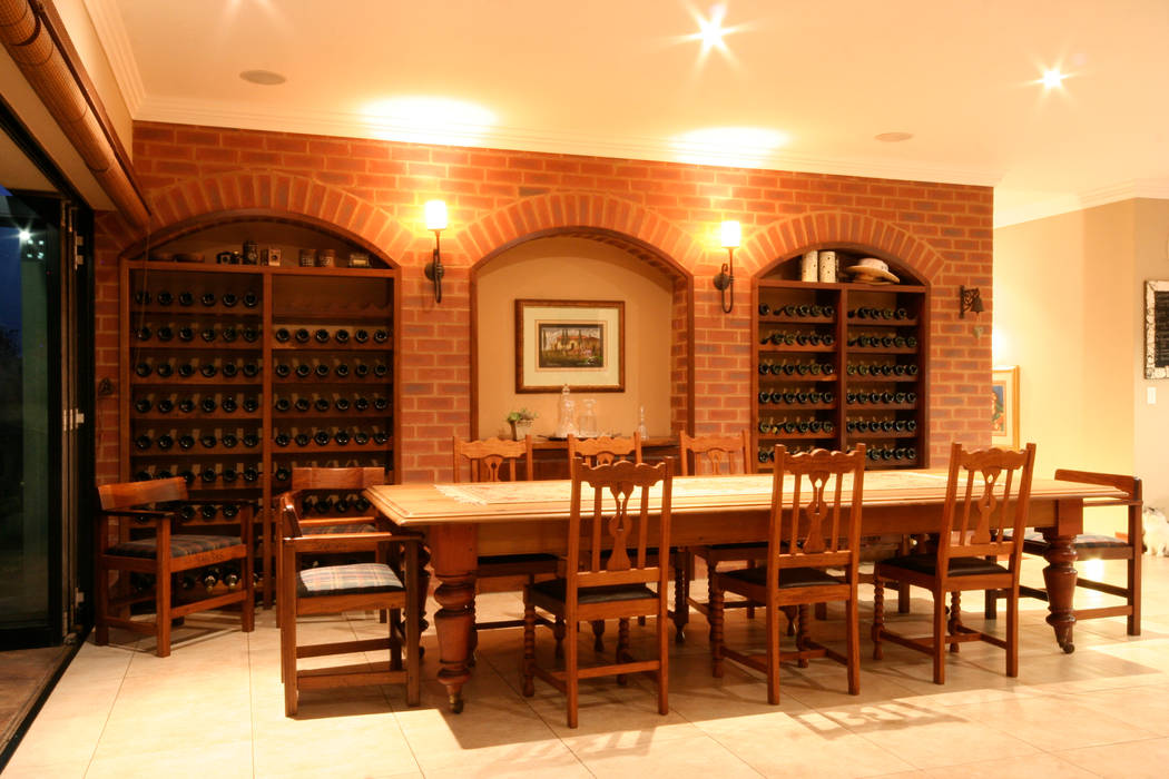 Dining and Wine cellar homify Colonial style wine cellar Bricks