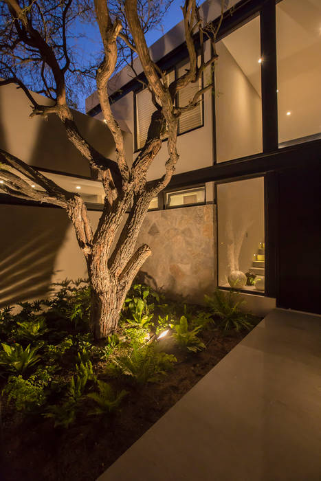 CASA PL, Loyola Arquitectos Loyola Arquitectos Modern Garden