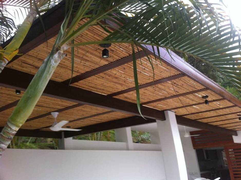 PERGOLAS EN BAMBU NATIVAARQUITECTOS E.I.R.L Balcones y terrazas rústicos Bambú Verde Mobiliario