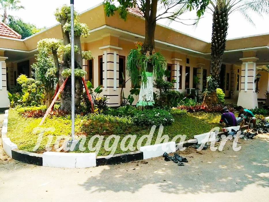 Tukang Taman Surabaya - Taman Kantor , Tukang Taman Surabaya - Tianggadha-art Tukang Taman Surabaya - Tianggadha-art Jardines de piedra Piedra