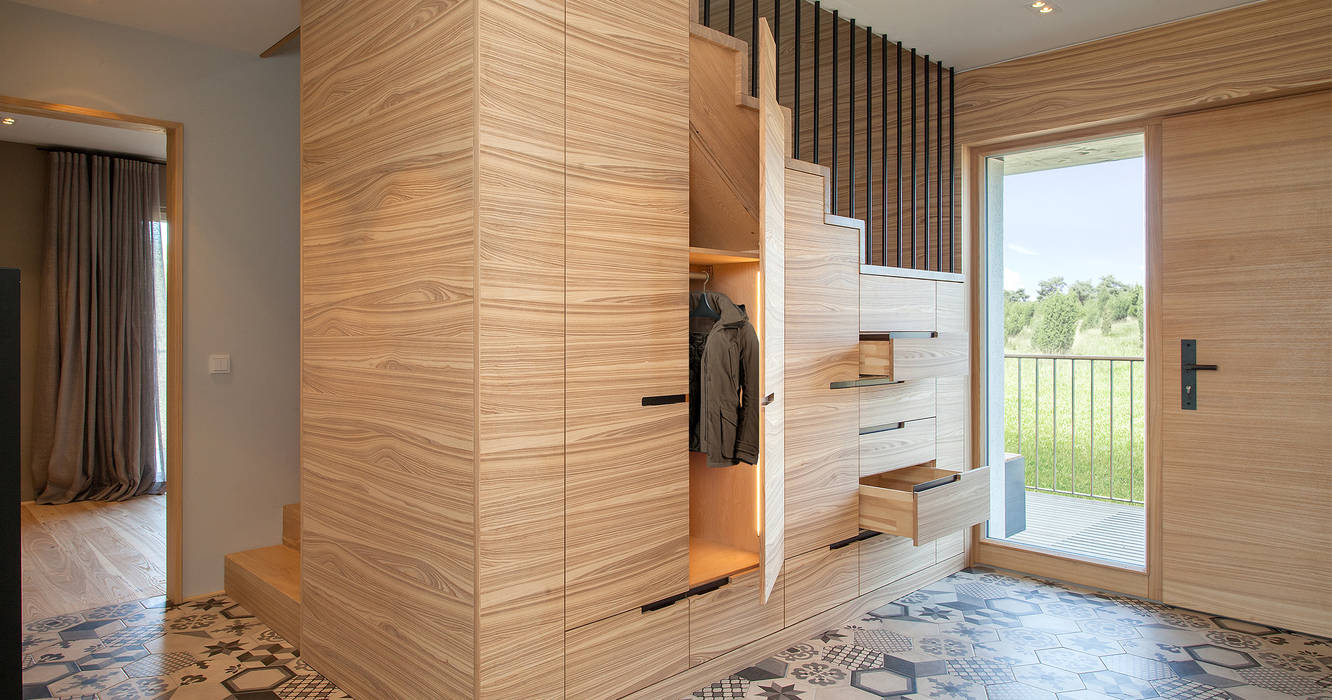 Musterhaus Heimat 4 0 Flur Diele Treppenhaus Im Landhausstil Von Bau Fritz Gmbh Co Kg Landhaus Homify