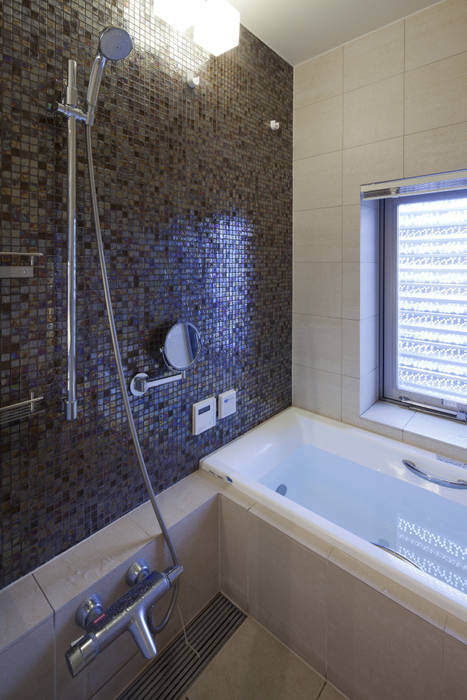 松原の家, Ｕ建築設計室 Ｕ建築設計室 Modern style bathrooms Tiles