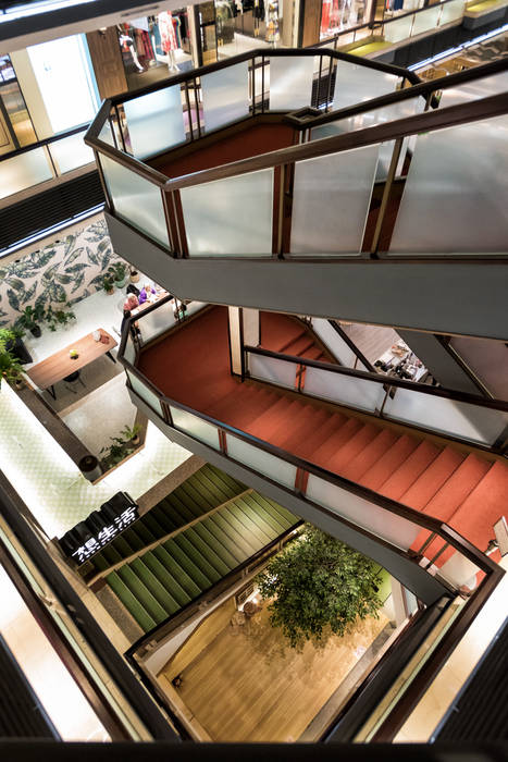通往B1的樓梯設計 青易國際設計 商业空间 樓梯,飯店
