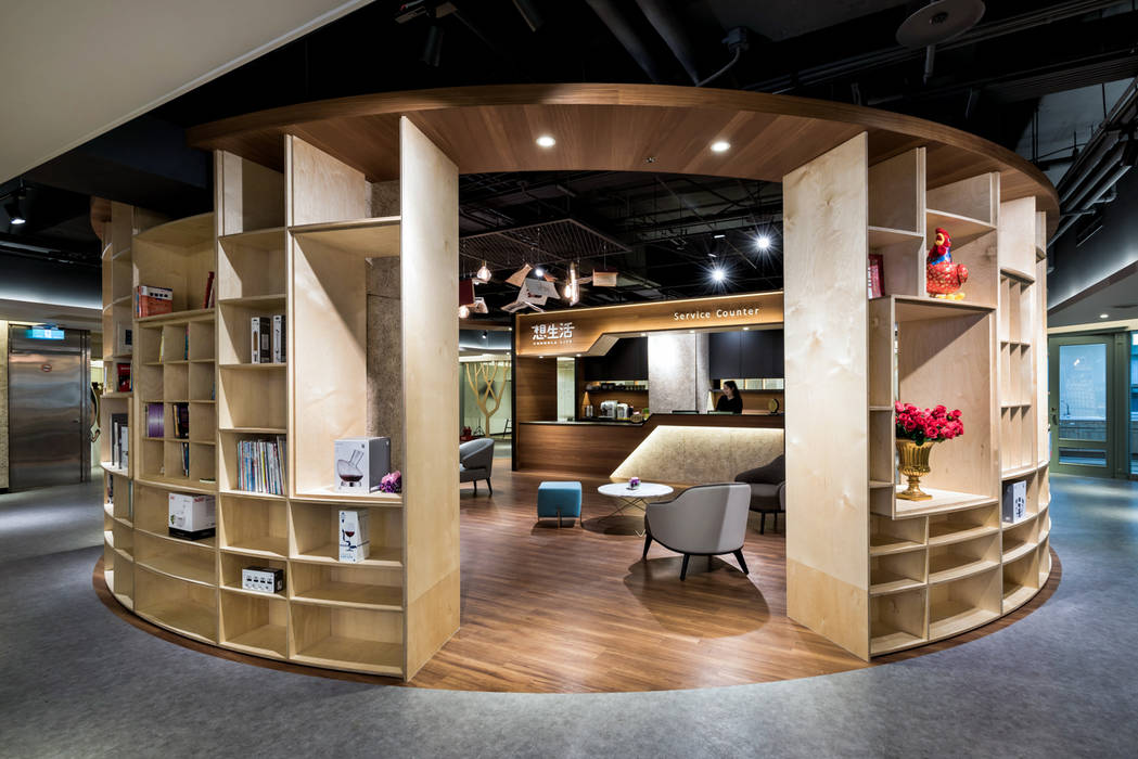 大量的置物櫃設計可以放許多藏書與裝飾品 青易國際設計 商业空间 置物櫃,商業空間