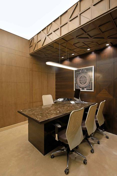 SHERA, smstudio smstudio Modern study/office Table,Furniture,Property,Chair,Building,Wood,Lighting,Interior design,Architecture,Office chair