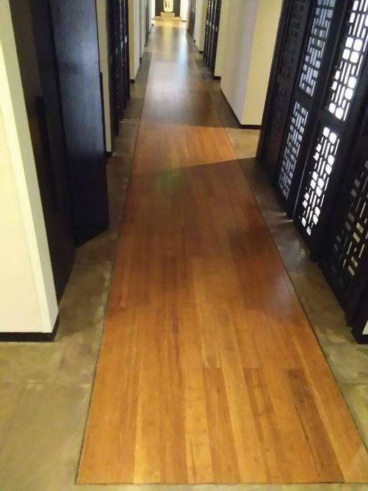 Bamboo flooring at SPA in Lodhi Hotel Opulo India Tropical style corridor, hallway & stairs Bamboo Green wooden,wooden flooring,solidwood,bamboo flooring,interior,wood flooring