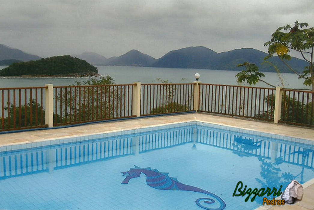 Piscina Com Piso Em Pedra E Guarda Corpo Em Madeira Bizzarri Pedras Piscina Homify