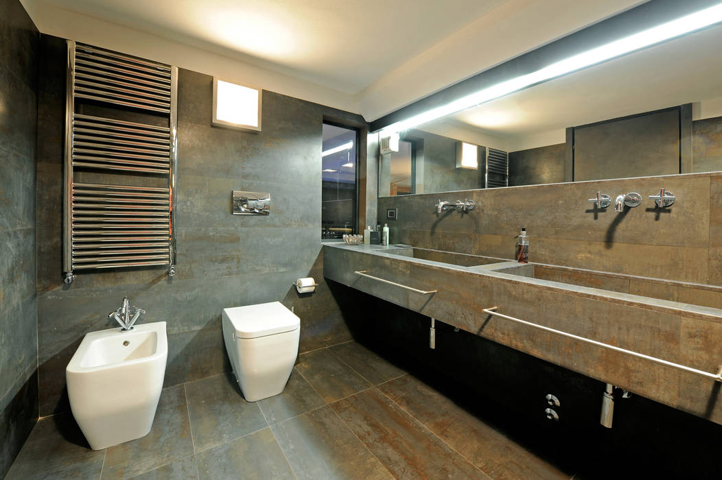 The Italian loft by Vemworks, Vemworks llc Vemworks llc Industrial style bathroom Tiles