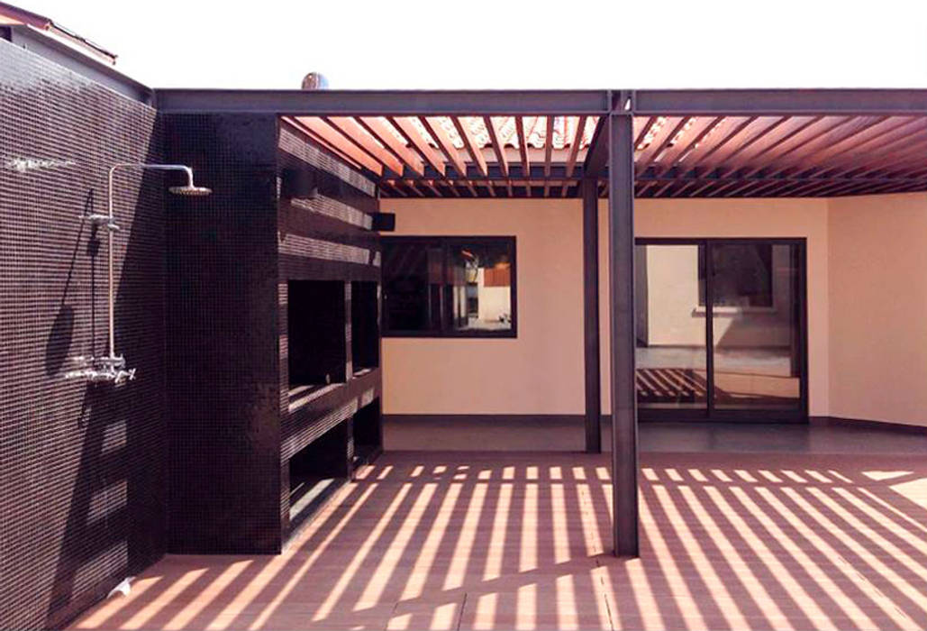 Remodelação de terraço , MOBEC MOBEC Moderner Balkon, Veranda & Terrasse