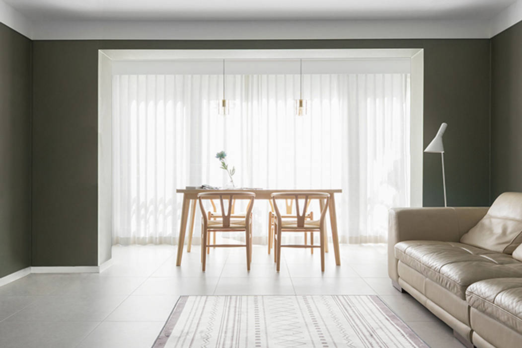 세련된 색채로 고급스러움을 표현한 30평대 아파트 인테리어, husk design 허스크디자인 husk design 허스크디자인 Modern living room