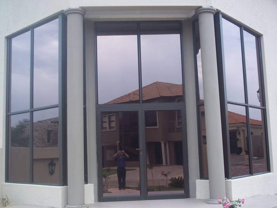 Inso's Aluminium Doors Inso Architectural Solutions Modern style doors Aluminium/Zinc