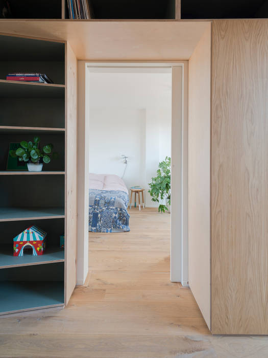 Detail of cupboard Kumiki Schuin dak Hout Hout dakopbouw,woning,interior,meubel,plywood