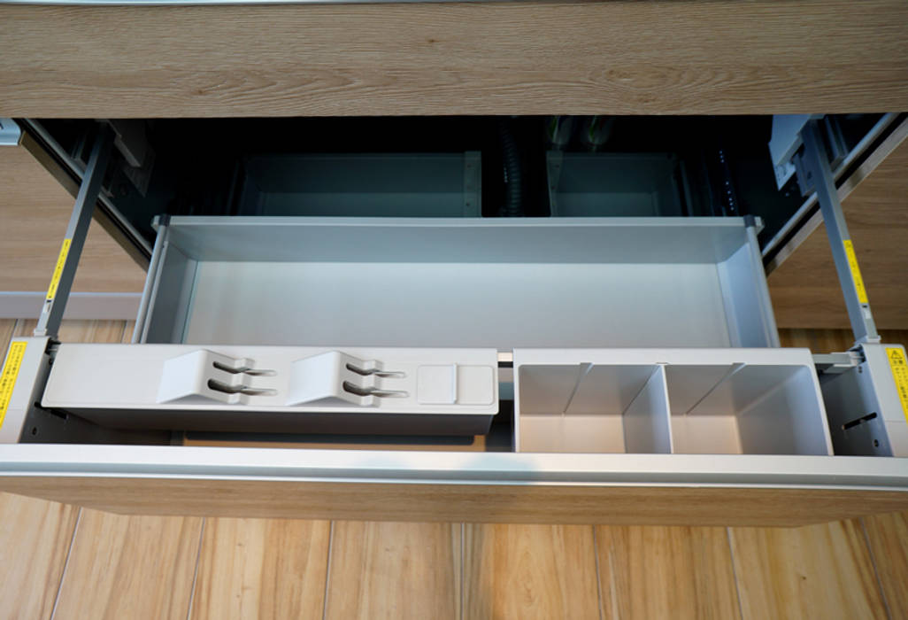 全室案例-基隆市楊宅, ISQ 質の木系統家具 ISQ 質の木系統家具 現代廚房設計點子、靈感&圖片