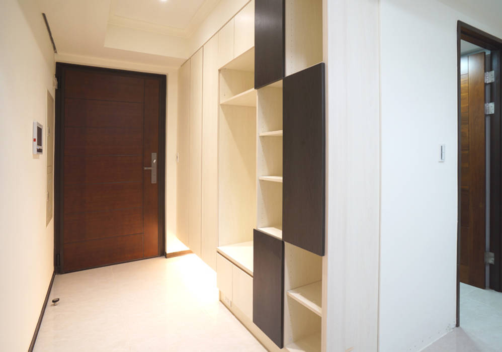 客廳/玄關, ISQ 質の木系統家具 ISQ 質の木系統家具 現代風玄關、走廊與階梯