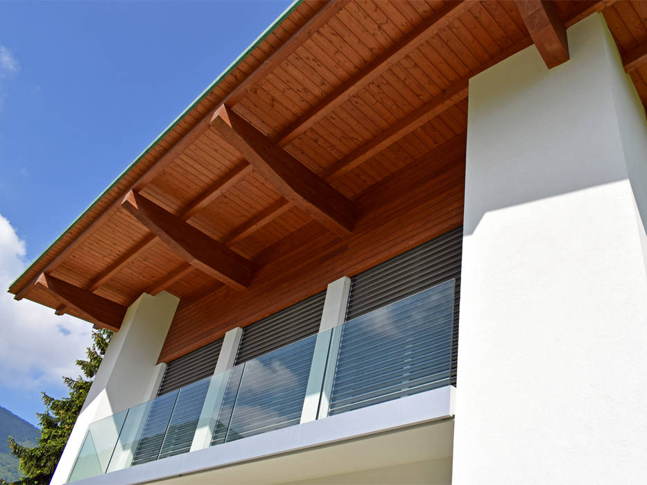 Villa moderna in legno a Albino (BG), Marlegno Marlegno Casas de madera Madera Acabado en madera