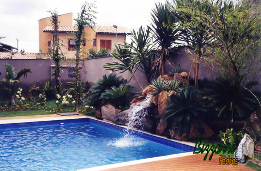 Cascata De Pedras Na Piscina E Paisagismo Bizzarri Pedras Piscina Homify