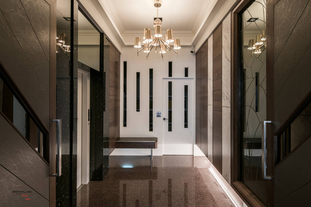 豪邸-京藏, SING萬寶隆空間設計 SING萬寶隆空間設計 經典風格的走廊，走廊和樓梯