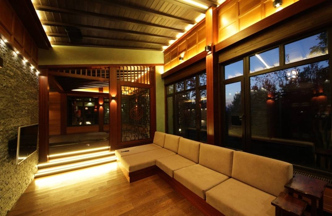 Casa de vacaciones y Spa en estilo japonés, Studio B&L Studio B&L Salas de estilo asiático Madera Acabado en madera sala,sala de estar,iluminación nocturna,iluminación LED