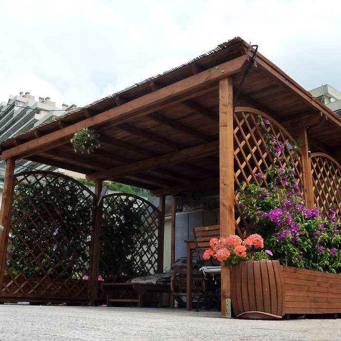 Pergola Addossata con grigliati e fioriere ONLYWOOD Giardino classico Legno Effetto legno giardino,addossata,legno,impregnato,pergola,grigliati,fioriere,noce