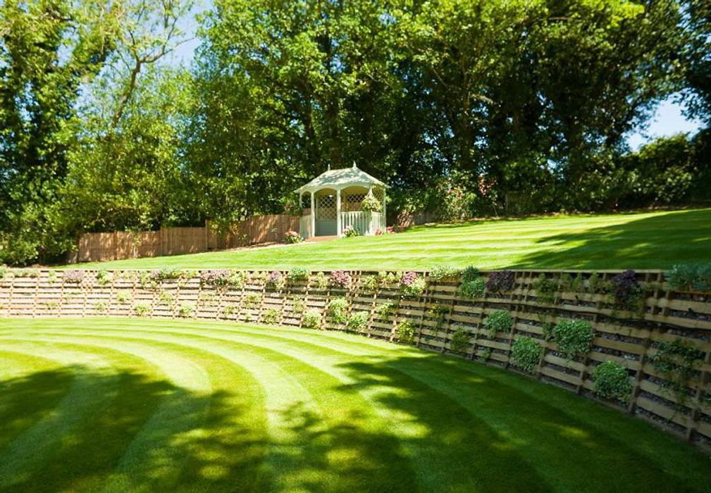 Gazebo e pergole da giardino, ONLYWOOD ONLYWOOD Colonial style garden Wood Wood effect