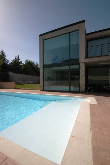 Villa unifamiliare con piscina a Foligno (PG), Fabricamus - Architettura e Ingegneria Fabricamus - Architettura e Ingegneria Piscina moderna