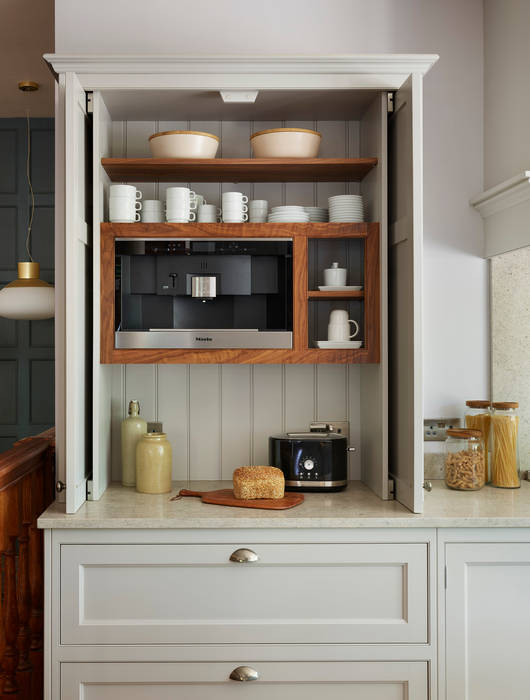 Teddy Edwards showroom Oxford Teddy Edwards Kitchen units Kitchen Architecture,Teddy Edwards,bespoke kitchen,traditional kitchen,open plan kitchen,kitchen storage,pocket door