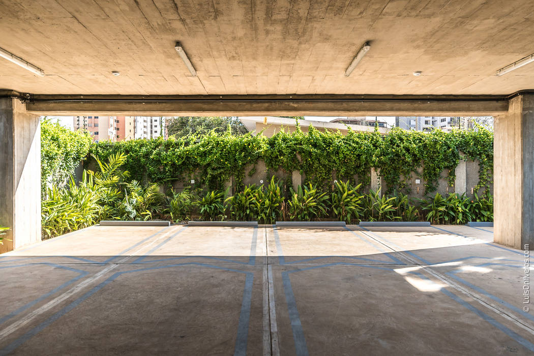 EDIFICIO SEI, Design Group Latinamerica Design Group Latinamerica Carport