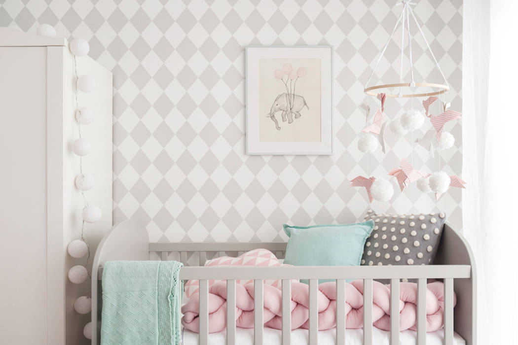 Quarto da Maria Luísa, This Little Room This Little Room Eclectic style nursery/kids room