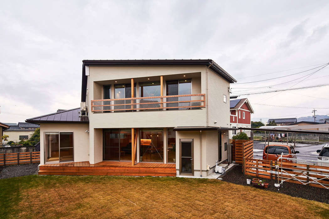 荒尾の家, border design architects border design architects Chalets & maisons en bois