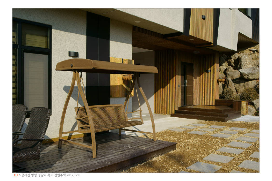 KD탄화목 Thermowood 외장재 시공현장 / 양평 전원주택 (1) , 케이디우드테크 케이디우드테크 Country style garden Engineered Wood Transparent