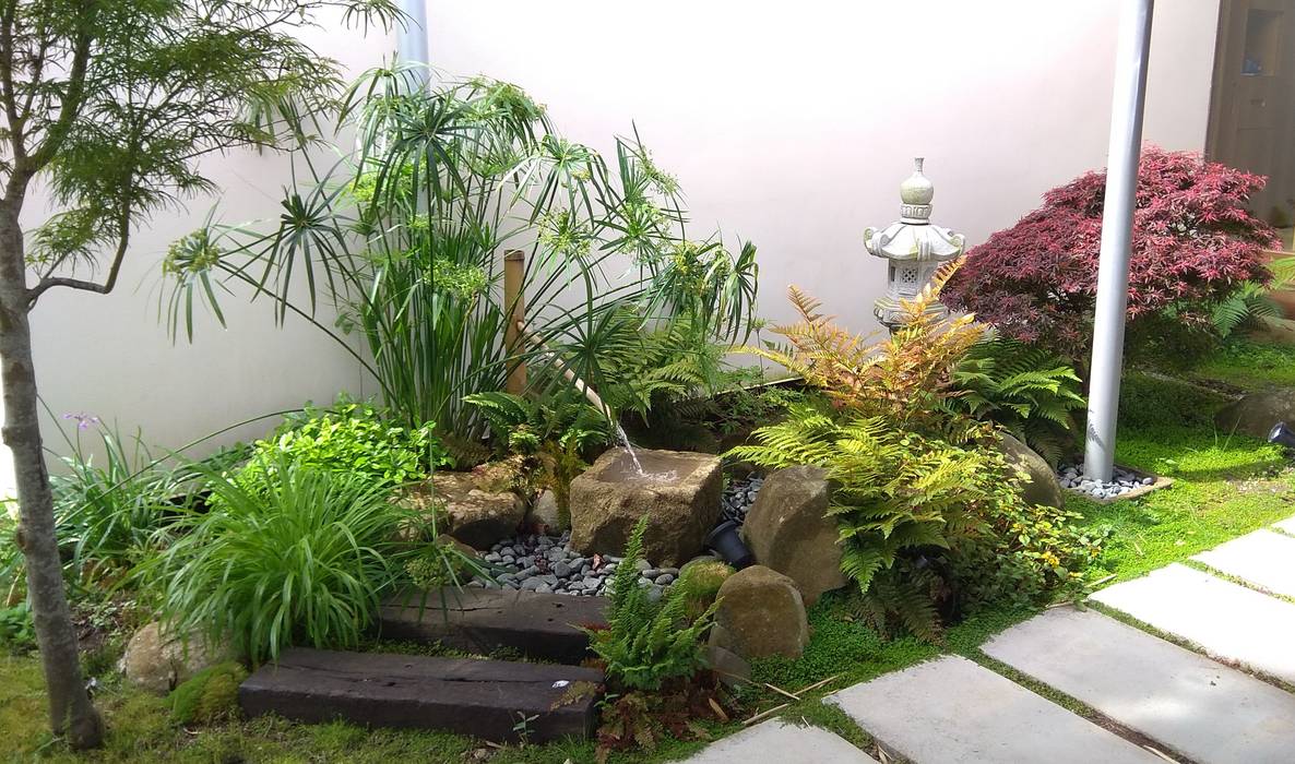 Jardin Zen en un pequeño espacio Jardines Japoneses -- Estudio de Paisajismo Jardines japoneses linterna japonesa,linterna de piedra,tsukubai,fuente japonesa,bambu,bambú