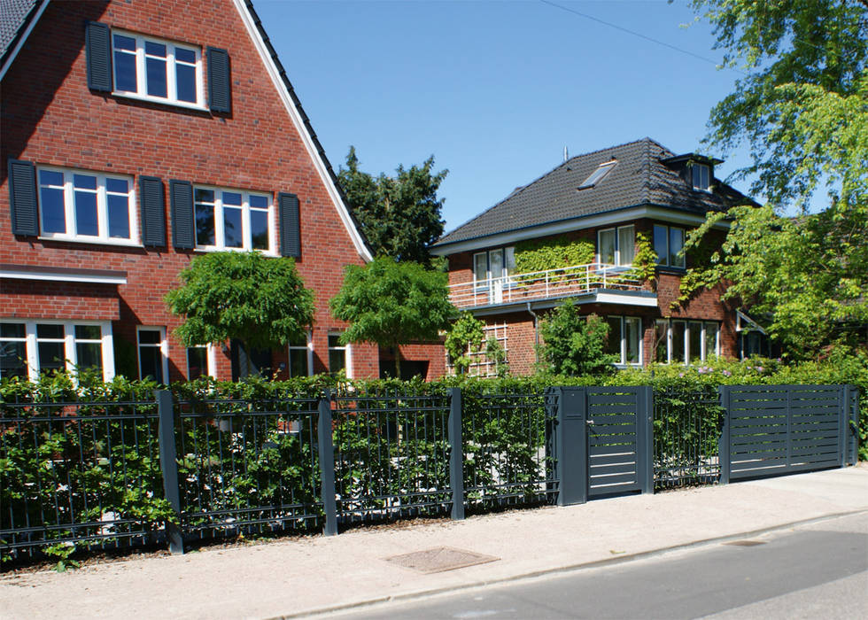 Modell Bergedorf - Zaunanlage aus Stahl in Kombination mit Modell Föhr Nordzaun Zäune - Tore - Sicherheit, Inh. Dipl. Ing (FH) Torben Suhr Vorgarten Eisen/Stahl Tor,Toranlage,Schiebetor,Aluminium,Stahl,Metall,Hamburg,elektrisch,automatisch