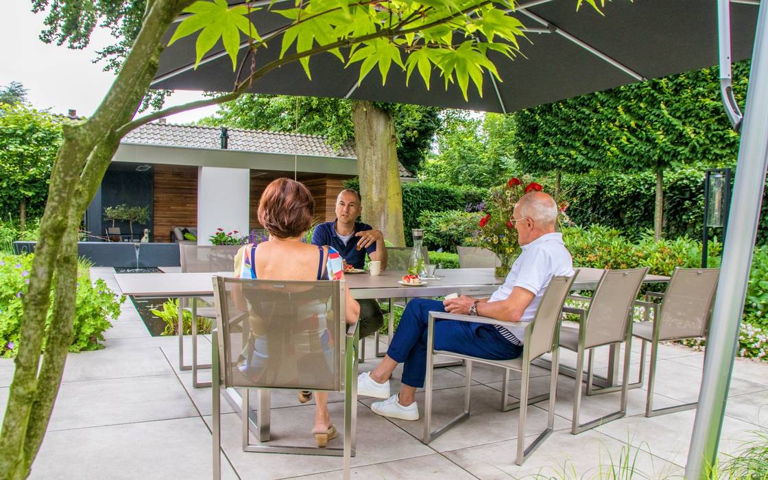 Sfeervolle moderne tuin met veranda, Sparq Tuinen Sparq Tuinen Moderne tuinen