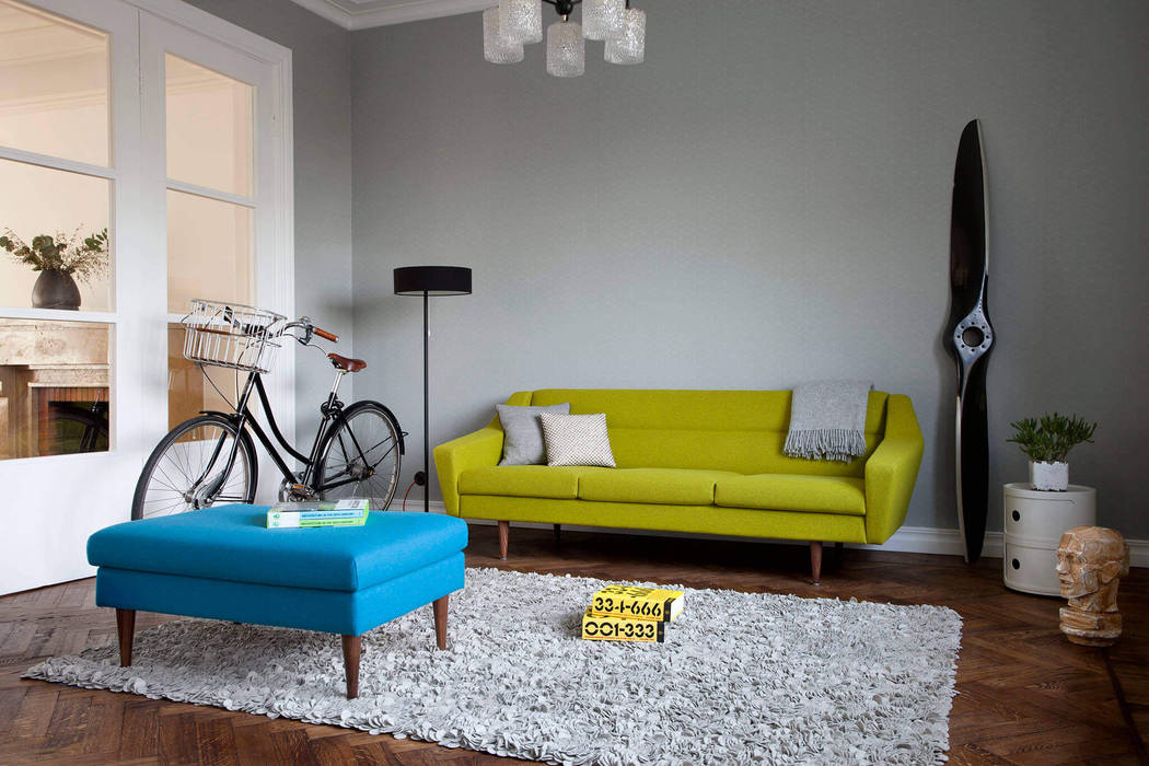 Grunes Sofa Mit Blauem Hocker Skandinavisch Skandinavische