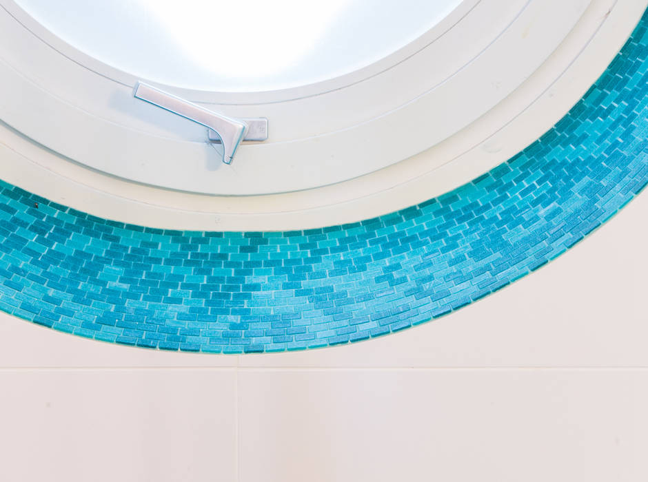 mosaico turchese per oblò ADIdesign* studio Bagno moderno Ceramica finestra,mosaico,bagno,doccia,arredo bagno,piastrelle colorate,piastrelle,interiordesign,Decorazioni