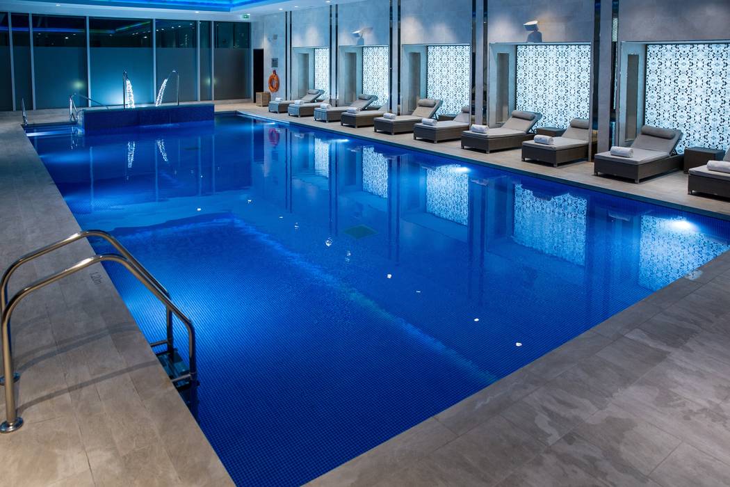 Award Winning Pool at InterContinental London - The 02 London Swimming Pool Company Espacios comerciales Hormigón Hoteles
