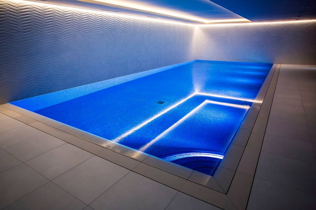 Luxury basement pool London Swimming Pool Company Kolam renang infinity Beton Luxury basement pool