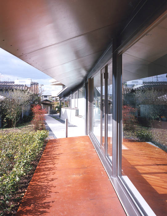 スタインウエイ フルサイズ グランドピアノのある住まい：吉備の家, JWA，Jun Watanabe & Associates JWA，Jun Watanabe & Associates Modern windows & doors