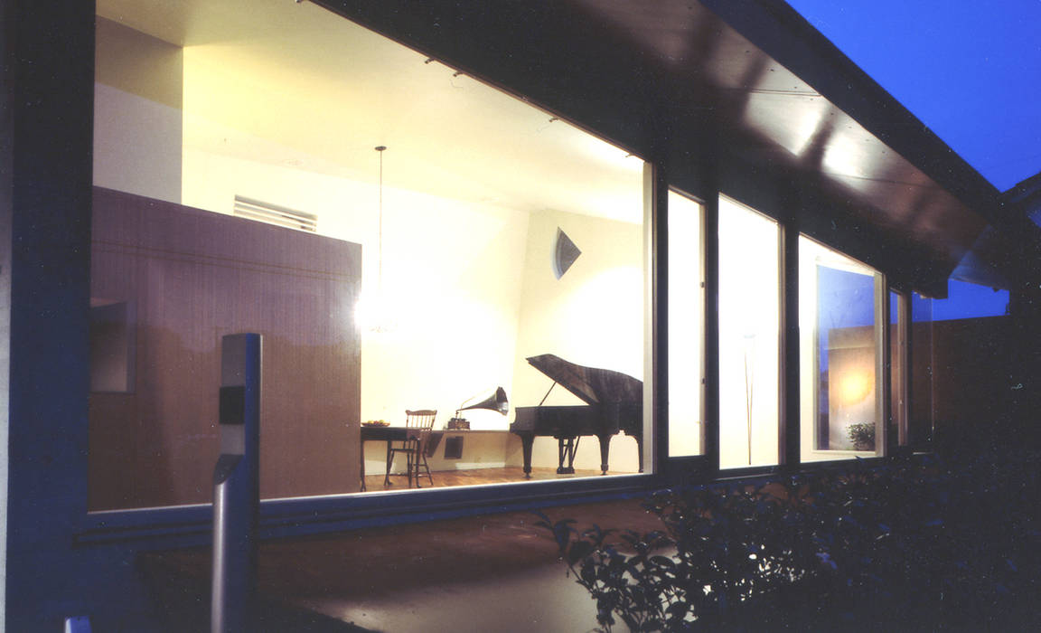 スタインウエイ フルサイズ グランドピアノのある住まい：吉備の家, JWA，Jun Watanabe & Associates JWA，Jun Watanabe & Associates Modern living room