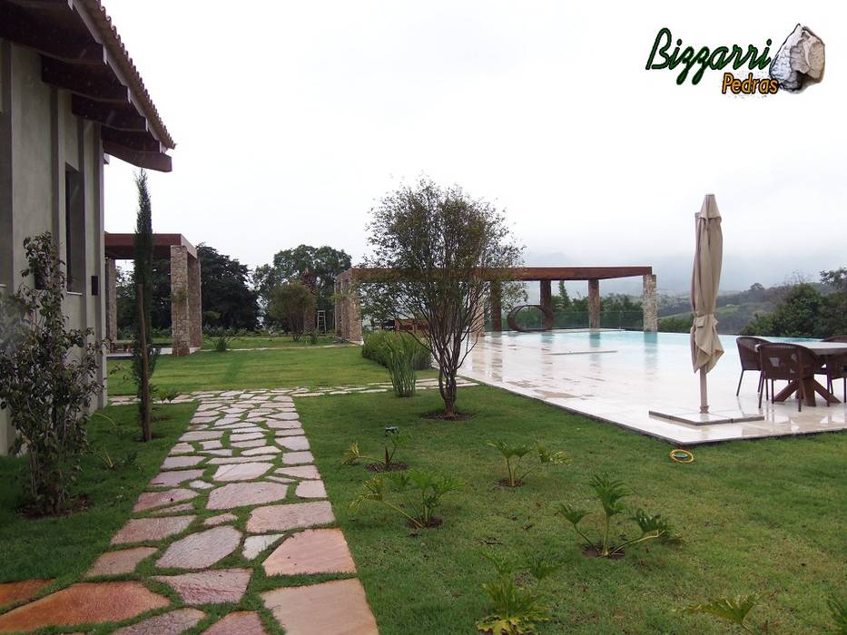 Pilares De Pedra No Pergolado Da Piscina Bizzarri Pedras Piscina Homify