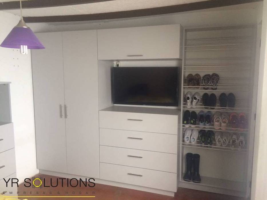 Implementación Closet, YR Solutions YR Solutions Vestidores de estilo moderno instalación de closet y estanterías,closet