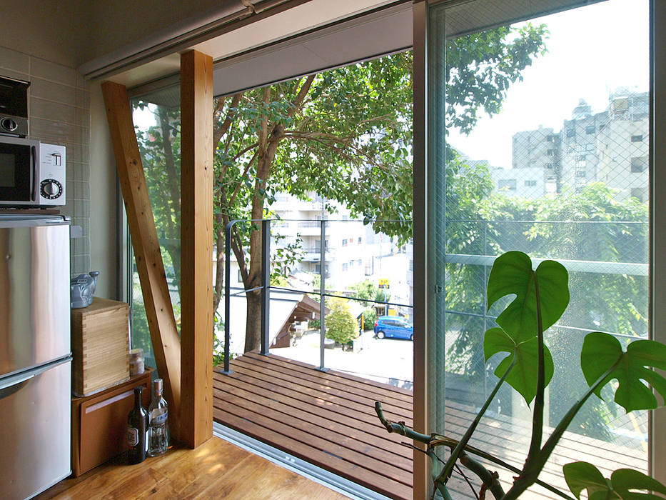 【LWH002】 自分らしく暮しを楽しむ小さな家, 志田建築設計事務所 志田建築設計事務所 Industrial style balcony, veranda & terrace Wood Wood effect