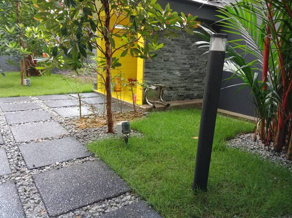 Landscape Design & Build - Bukit Segar, Cheras, Kuala Lumpur, Hadid Design Group Hadid Design Group Jardines delanteros