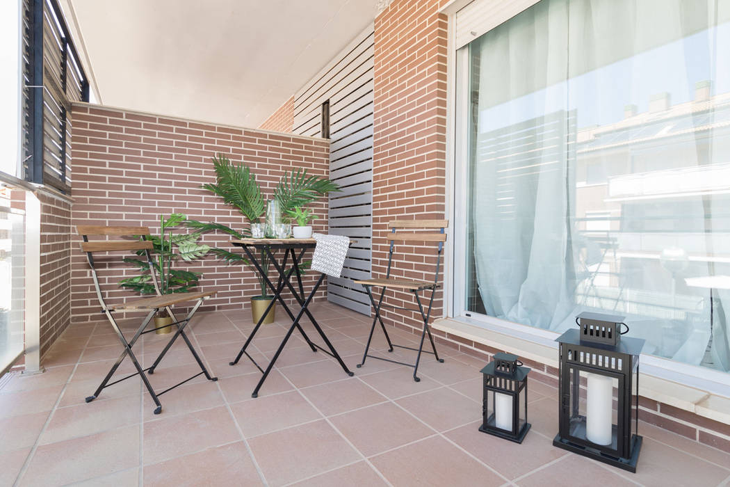 Home Staging de estilo nórdico, Become a Home Become a Home Scandinavian style balcony, veranda & terrace