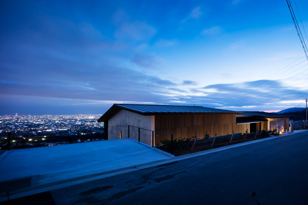 外観（夕景） ARCHIXXX眞野サトル建築デザイン室 別荘