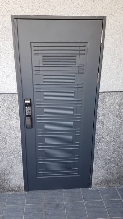 大門&電子鎖 懷謙建設有限公司 Minimalist style doors Doors